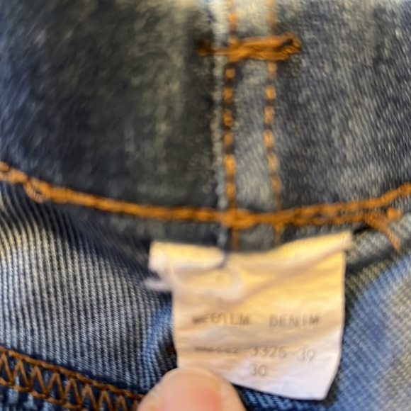 Woman’s elastic waist denim leggings, Size 30 - Picture 3 of 3